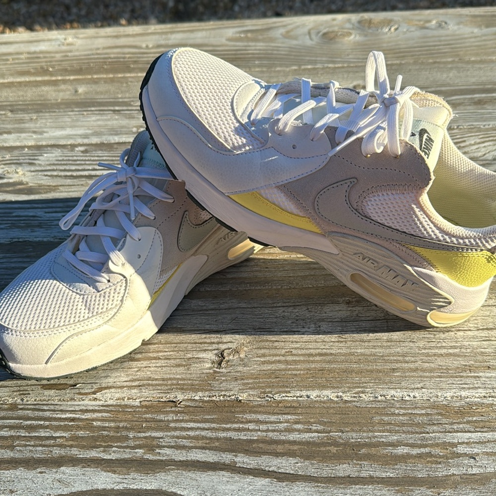 Airmax white and yellow ☀️